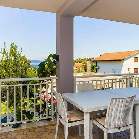 Apartament Vesela *
