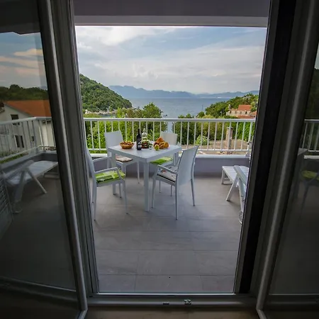 Vesela Apartment *