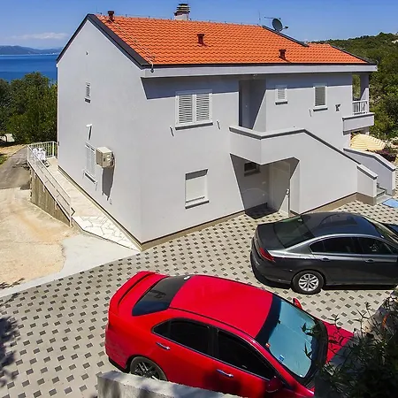 Vesela Apartment *